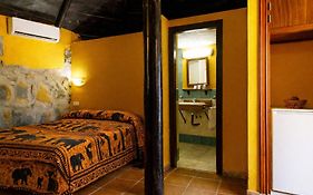 Hotel Selwo Lodge - Animal Park Tickets Included